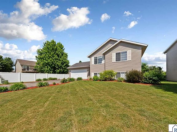 3rd image of 829 Tanager Rd