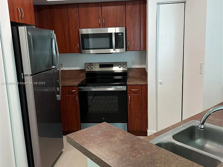 9201 Collins Ave #524 — Photo 8