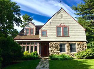 210 Secor Ln, Pelham, NY 10803