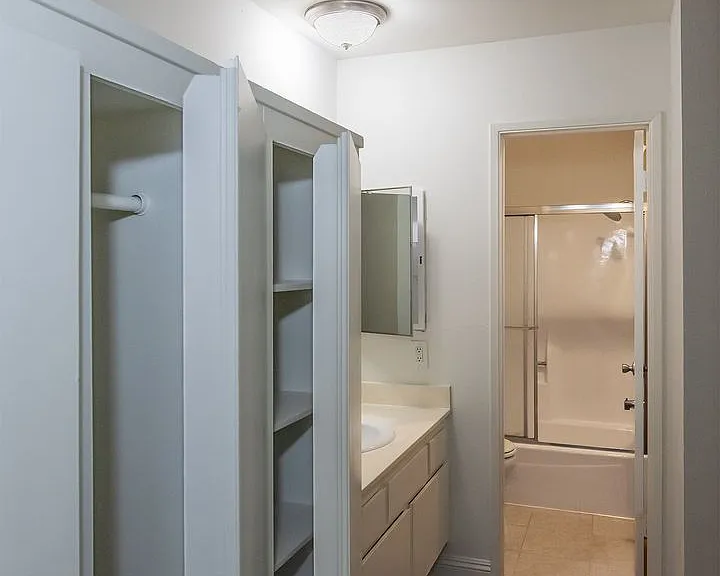 5851 Hazeltine Ave. — Photo 25