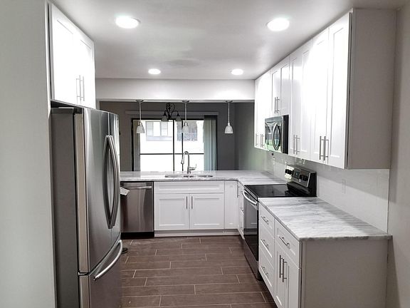 2nd image of 8221 Sandpoint Blvd