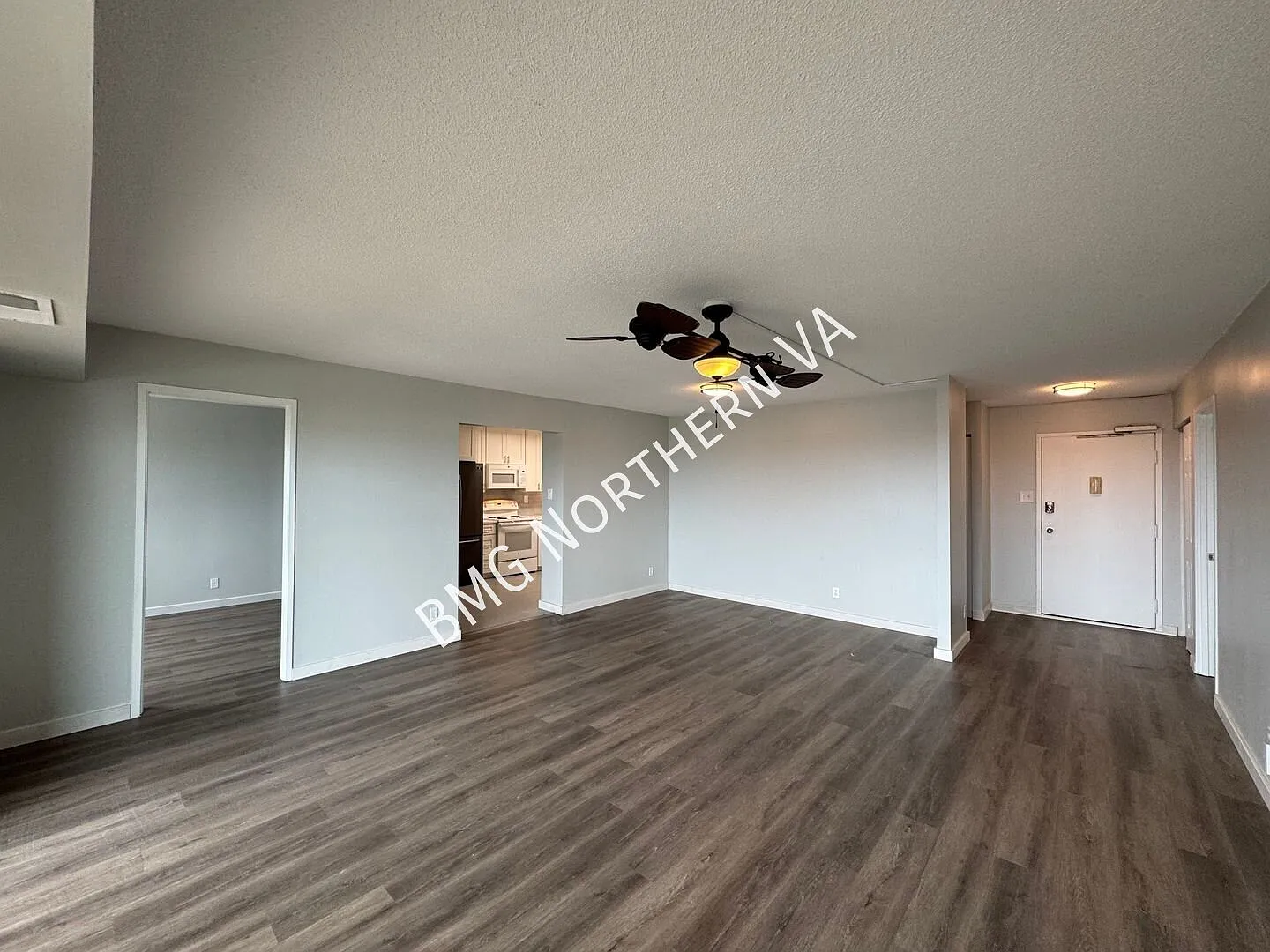 Bright and Spacious 2 Bed 1 Bath Condo With Large Balcony In Vibrant Watergate At Landmark — Photo 3