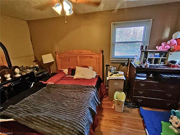 5th image of 302 Gracie St