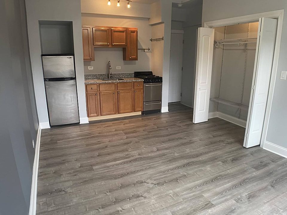 1st image of 4556 N Malden St #102