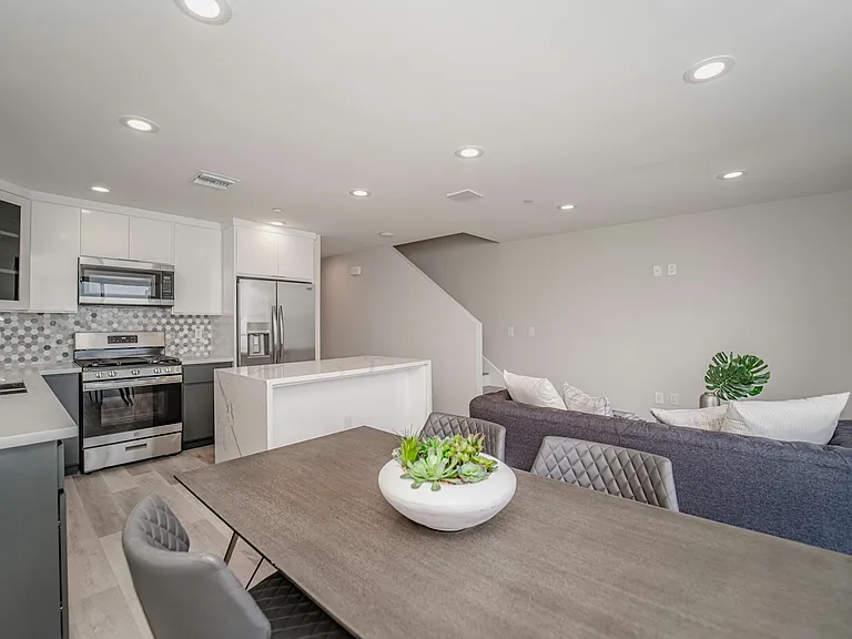 1321 Bates Ave #1323 — Photo 30