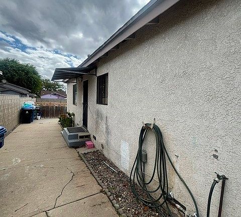 3rd image of 3036 Chaucer St