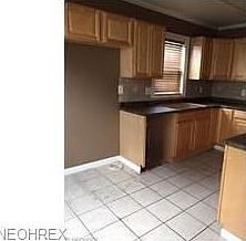 5th image of 213 Willard Ave NE