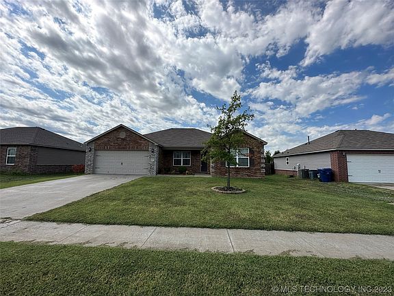 2nd image of 23250 S Jewell Dr