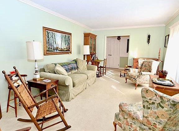 4th image of 210 Kennedy Dr