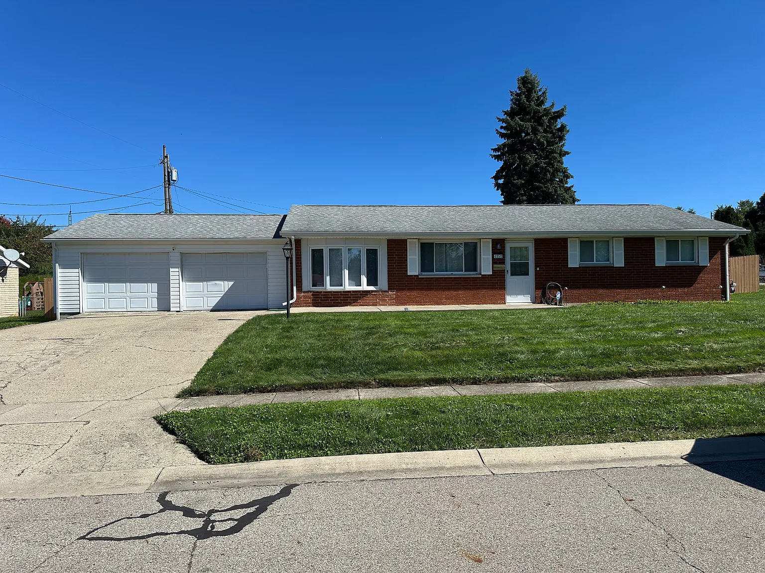 3 bed, 1323 sqft, $1,900 — Photo 1