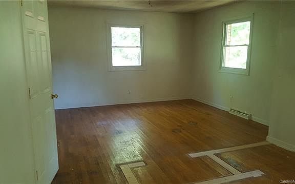 4th image of 3219 Starrland Dr
