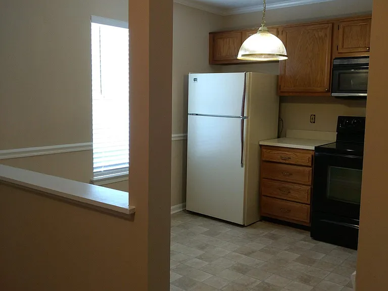 507 Mews Ct — Photo 2