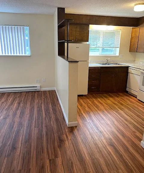 861 SW Adams Ave #4 — Photo 9