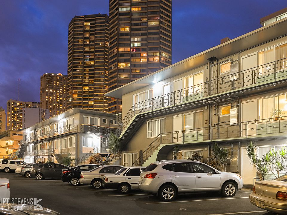 Moana Vista Apartments exterior building at night
