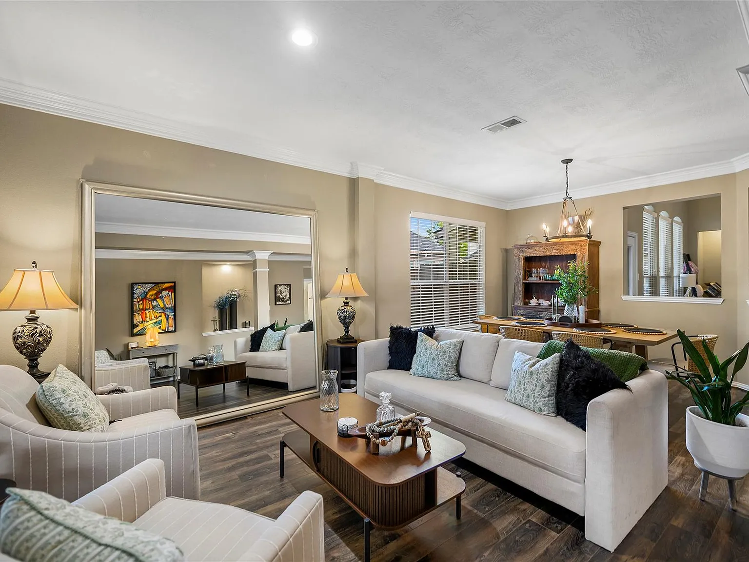 4 bed, 2.5 bath, 2482 sqft, $3,600 — Photo 4