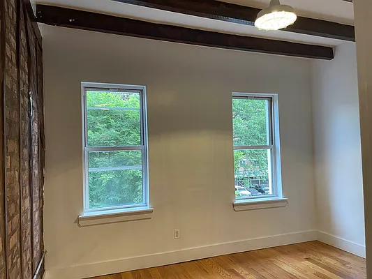 Rented by EXR | media 12