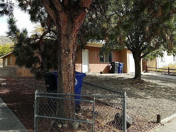 2nd image of 636 Turner Dr NE