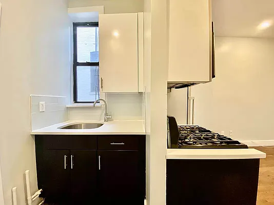 Rented by Premier One Realty LLC | media 7