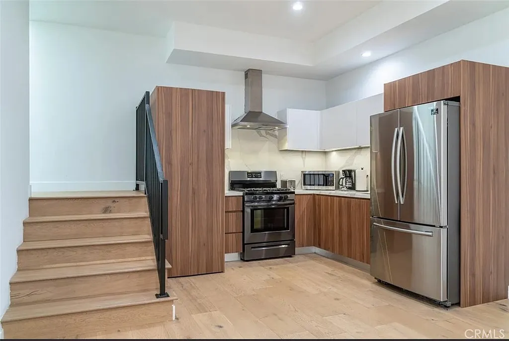 2 bed, 3.5 bath, 1476 sqft, $8,000 — Photo 3