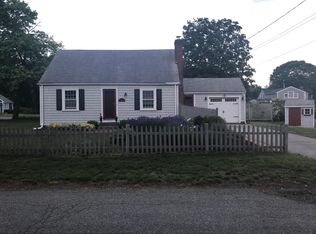 28 E Side Dr, Barrington, RI 02806