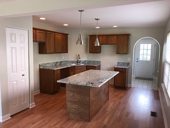 3rd image of 3132 Renard Ln