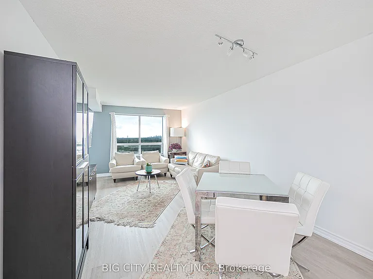 23 Oneida Cres #1206 — Photo 4