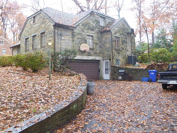 2nd image of 8312 Woodhaven Blvd