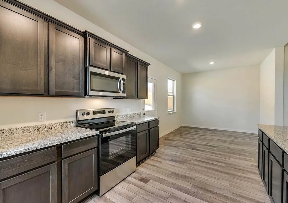 4 bed, 1728 sqft, $2,149 — Photo 4