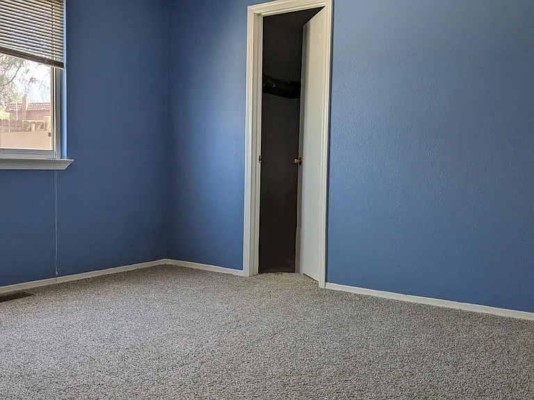 4519 Larchmont Dr NE — Photo 6