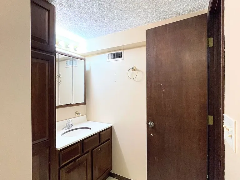1427 N Harding Ave — Photo 24