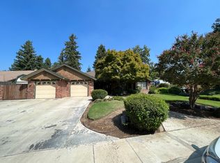 1914 S Oakhurst Ct, Visalia, CA 93292