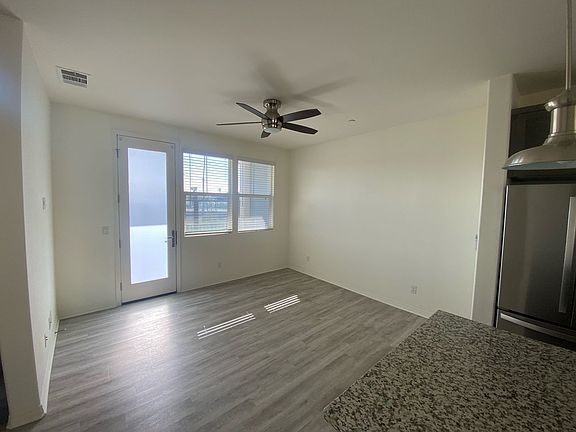 3rd image of 521 Sandpiper Way