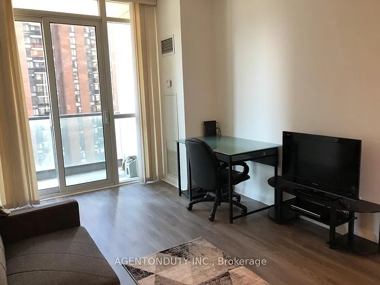 1121 Bay St #701 — Photo 8