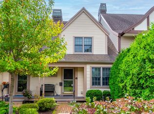 14 Village Green Cir UNIT 14, Mashpee, MA 02649