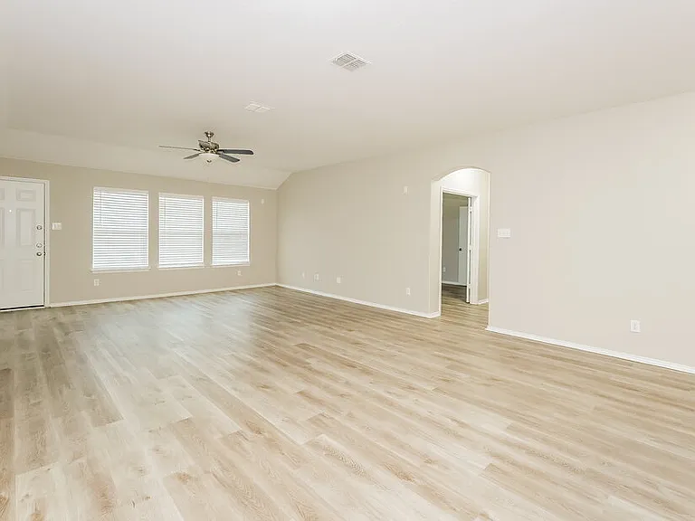 3737 Sapphire St — Photo 3