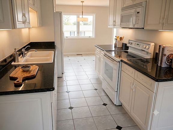 3rd image of 1344 N Martel Ave Unit 306