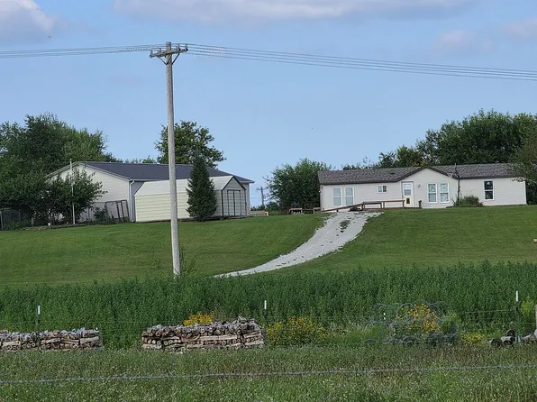 1060 285th St, Tipton, IA 52772