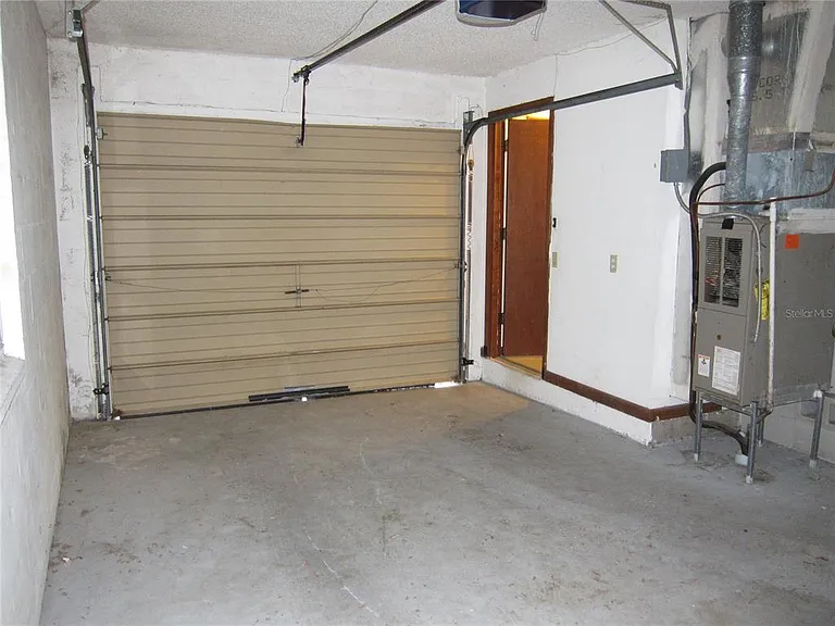 1209 SW 80th Dr — Photo 2