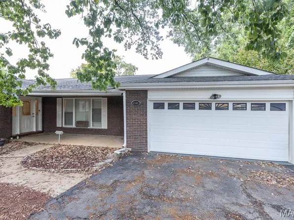 4501 Meadow Dr, High Ridge, MO 63049