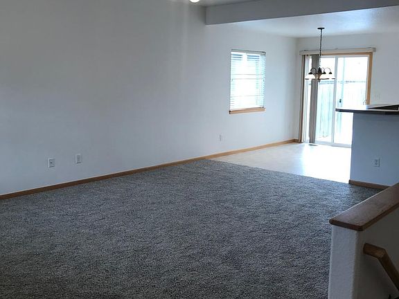 4th image of 384 Buffalo Dr