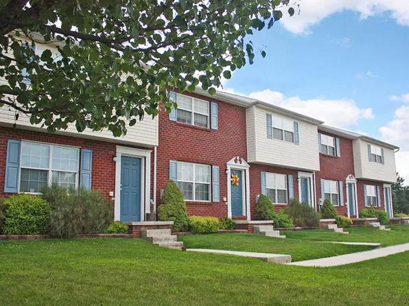 77D Oak Dr, New Oxford, PA 17350