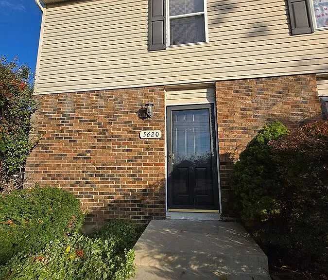 5608 Longbow Ln — Photo 1