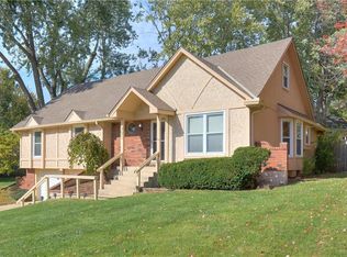 901 NW Chestnut Cir, Blue Springs, MO 64015