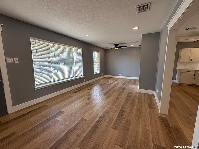 4410 Trailwood Dr — Photo 3
