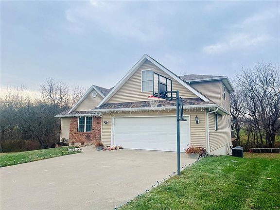 2nd image of 810 Arrowhead Cir
