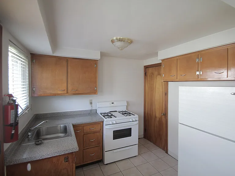 404 South Ave #B — Photo 3