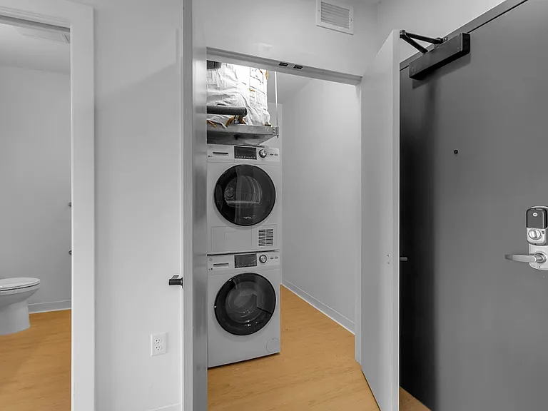 Michigan Place Apartments — Photo 19