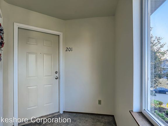 2nd image of 3617 Hoyt Ave APT 201