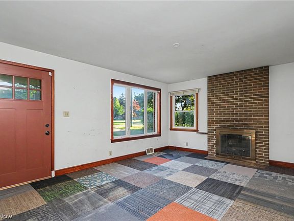 2nd image of 683 Sunset Blvd