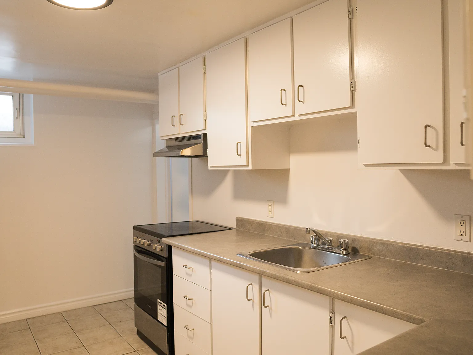 233 Nepean — Photo 4